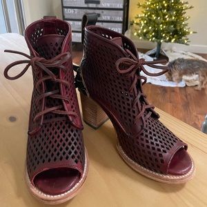 BRAND NEW Freebird Benni size 8